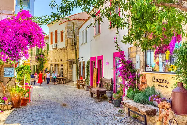 راهنمای جامع سفر به آلاچاتی